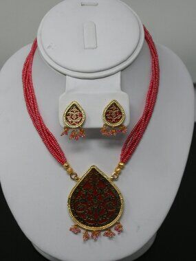 Pink Teardrop Thewa Necklace Set